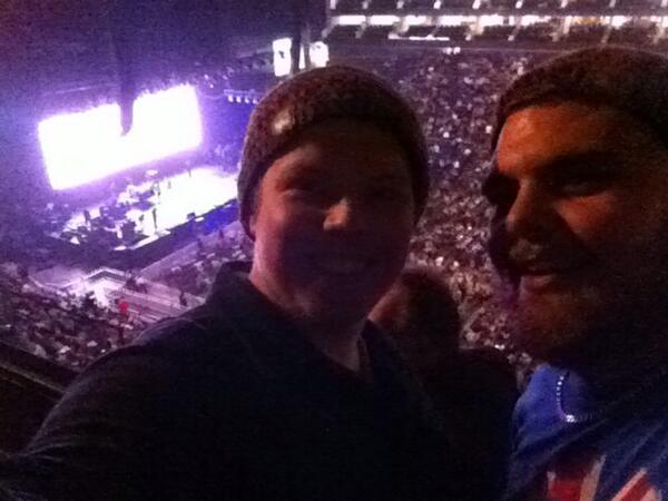 Ready and waiting for <a href="/zacbrownband/">Zac Brown Band</a>  #o2 with <a href="/RobDay1/">Rob Day</a> @misshickeyy RT