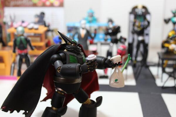 RelUnrelated's tweet image. Got my coffee, got my lunch! #BlackGetter #GetterRoboArmageddon