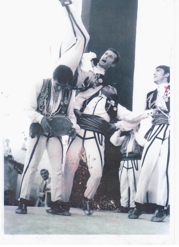 ZaferFolkDance's tweet photo. İznik Üzüm Festivali 1971 http://t.co/kCDD4KqcdW