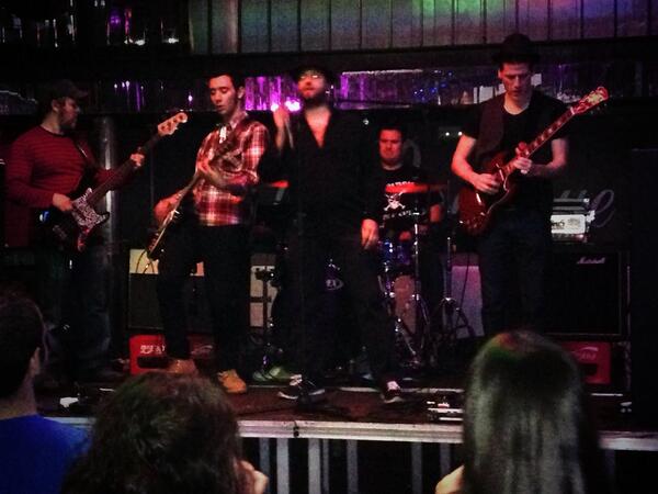 SalaLBGuarena's tweet photo. Pues si, arrancamos @lapateratributo http://t.co/dSzgbcwjXn