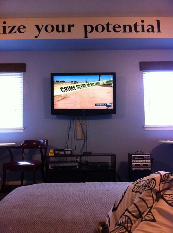 mallykalens's tweet photo. Haven't moved from this spot for hours! Forensic files is too good!! http://t.co/ezT07XqqlQ