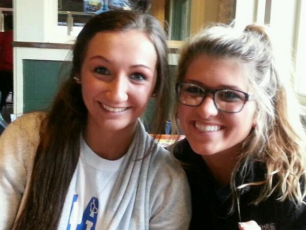 HallTiffany0010's tweet photo. Lunch with my girls.   Great win today Wardogs.  #yolo http://t.co/KHFZmpE8OQ