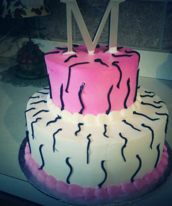 gummyworld's tweet photo. My 15th birthday cake (: http://t.co/dhTwC2nJLo