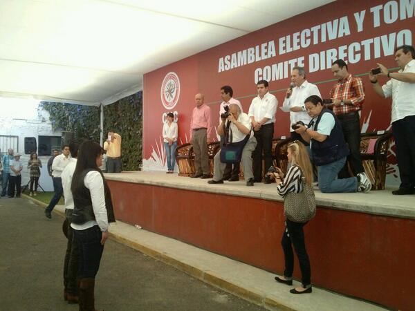 SandyMendezA's tweet photo. Toma de Protesta http://t.co/DAmMMyw4NR