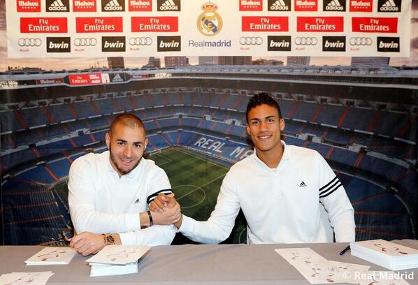 RaphaelVaraneFC's tweet photo. FOTO: Benzema y Varane. #TeamVarane #Cracks http://t.co/ePl1sYVzqf