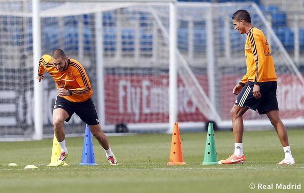 RaphaelVaraneFC's tweet photo. FOTO: Benzema y Varane #TeamVarane http://t.co/g47MKOL1nS