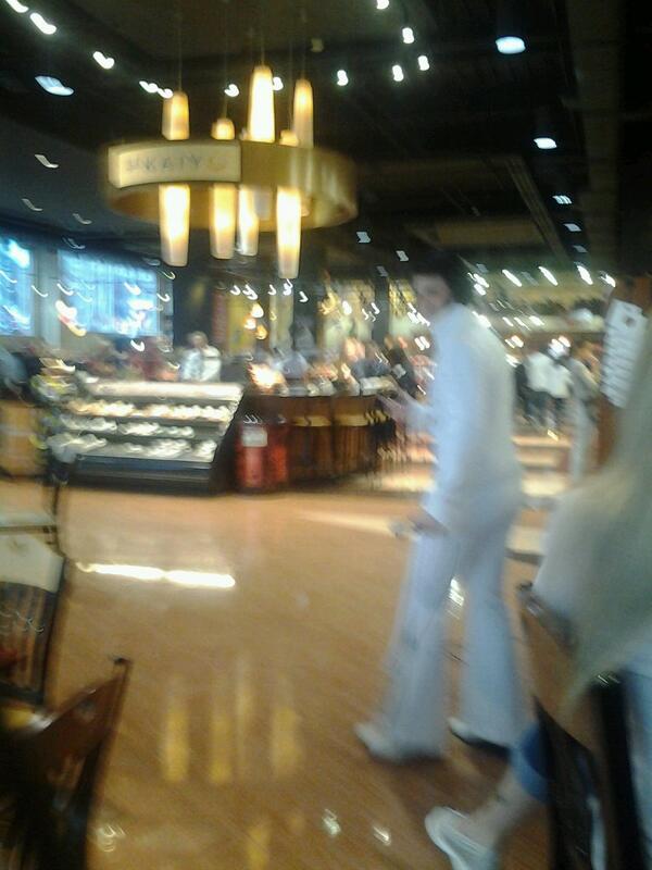 ICCSportsUpdate's tweet image. Who said elvis dead