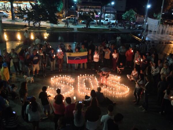 EspososSulbaran's tweet photo. ESTE PEO NO ES SOLO DE LOS ESTUDIANTES ES DE TODO EL PUEBLO VENEZOLANO VAMOS TODOS CARAJOS http://t.co/VrkknwnOch #ResistenciaVzla