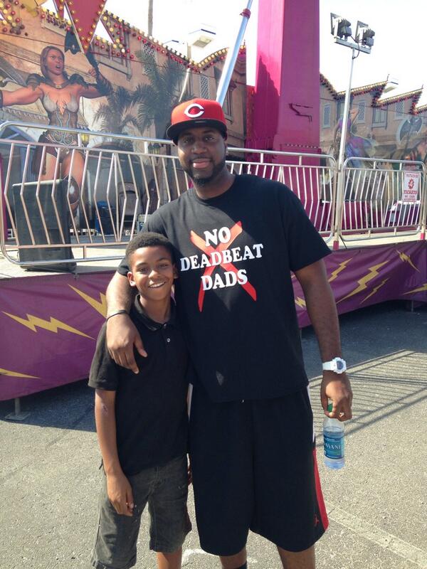 Rob_N_Route's tweet photo. Carnival with my youngin! @Mic_Tyson03 #NoDeadBeatDads S/O to @peanuttheking for the Tee I support the movement! http://t.co/DVEwXVKWs6