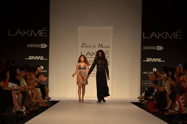 agence_laligne's tweet photo. Zhen &amp; Mossi ont conquis Bollywood lors de leur défilé "Poésie d'une larme" @ZhenMossi  @LakmeFashionWk #Mumbai http://t.co/7jindJQFFD