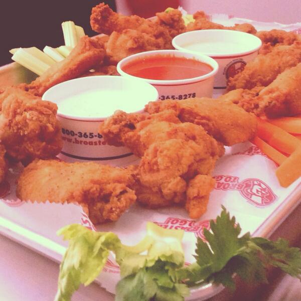 BroasterToGoMex's tweet photo. Ready To fly! @broasterchicken  Wings! @BroasterToGoMex listas para Volar! http://t.co/AwnIaQB7aH