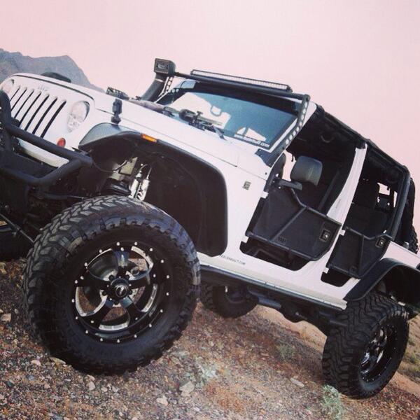 auto_everything's tweet image. Sick Jeep
