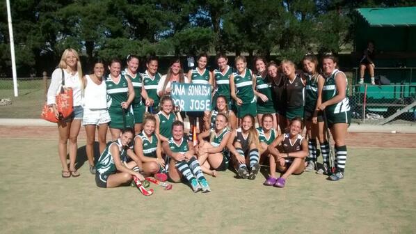 Fuerza <a href="/HockeyCubaOfic/">Hockey Cuba Oficial </a> aca con las chicas de <a href="/LosCardoshockey/">Los Cardos Hockey</a> #UnaSonrisaPorJose