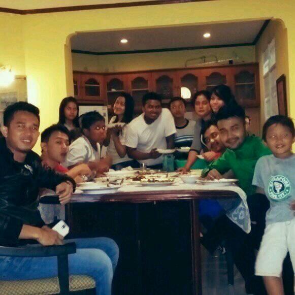 Andre_Prattama's tweet photo. Longweekend'an with big family....:* http://t.co/AyEP7K9npZ