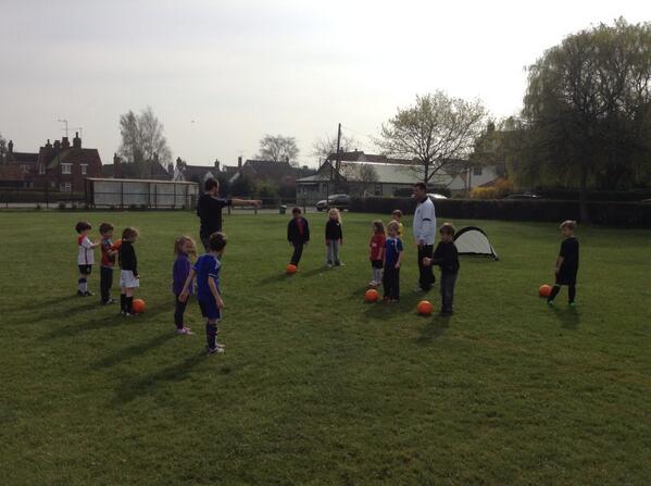Under 7's training :) fantastic to see 12 there!
