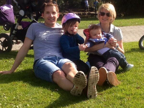 mijeker's tweet photo. Happy Family - #freetime #chinagarden ZH #lifeisgood #sun #spring #loveisintheair  @monerunning #SiMiZoLi http://t.co/gSieZaM15h