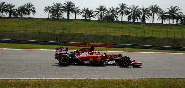 ScuderiaFerrari's tweet photo. #FerrariMALGP Alonso cuarto, mala suerte para Raikkonen #ForzaFerrari http://t.co/VvwC9xLrns http://t.co/AVRBbzeeIr