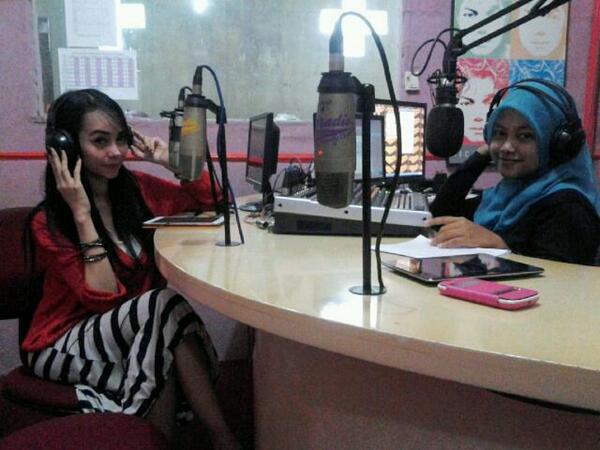 Princesskaline's tweet photo. W/ nadine http://t.co/nOqtc2XvmB