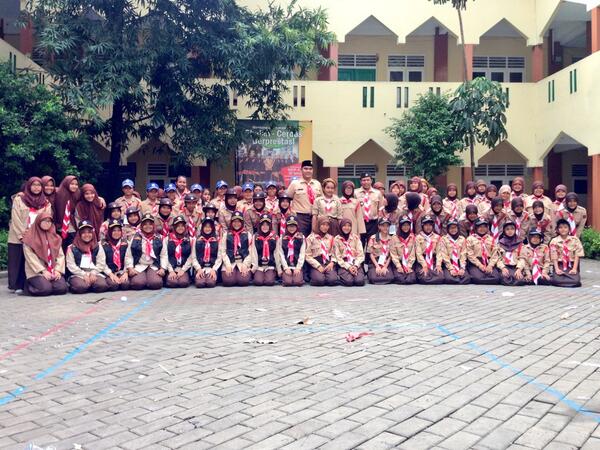 Ka Kwarcab <a href="/IsnawaAdji/">isnawa adji</a> bersama peserta lomba pramuka se-jakbar cc: @jokowi_do2 <a href="/basuki_btp/">Basuki T Purnama</a> <a href="/sylvianamurni/">Sylviana Murni</a>