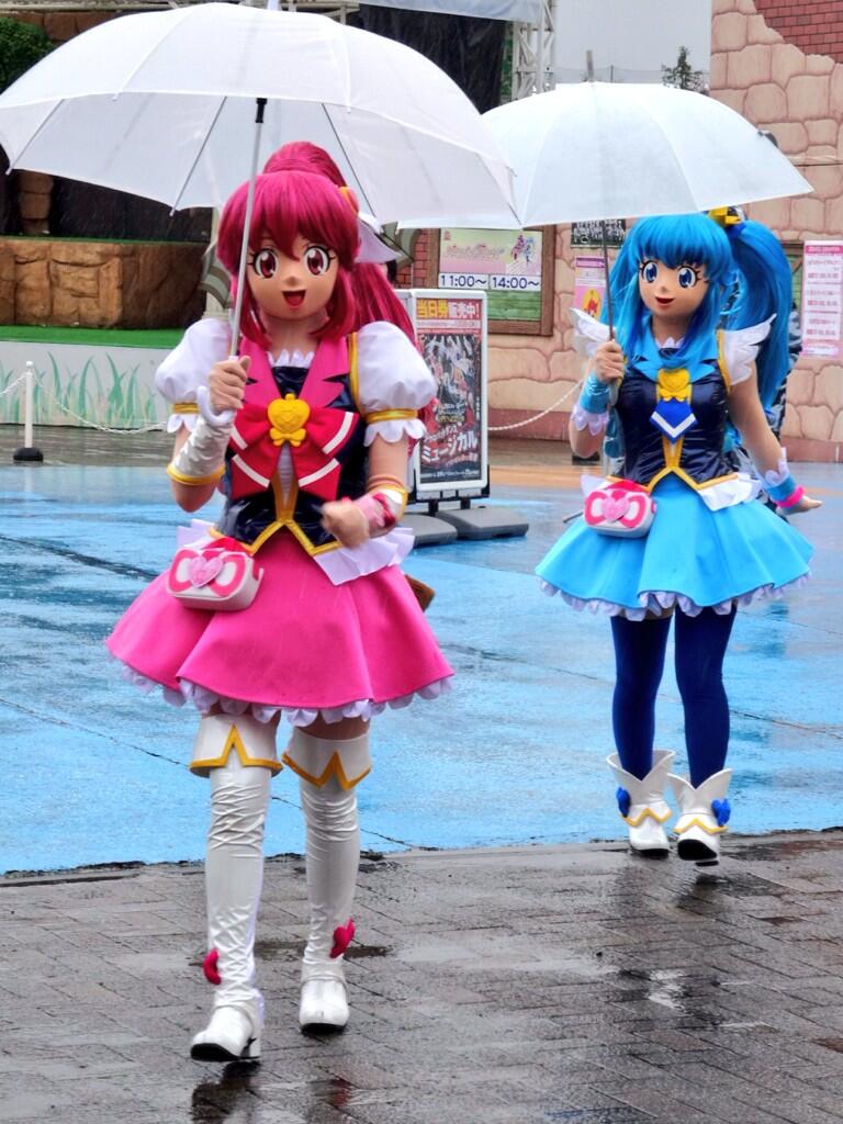 Nao 3 30 よみうりランド ハピネスチャージプリキュア ショーは雨天のため中止になり代わりに握手撮影会がおこなわれました ラブリーとプリンセスが傘をさして登場してくれました Http T Co 3a71epyyto Twitter