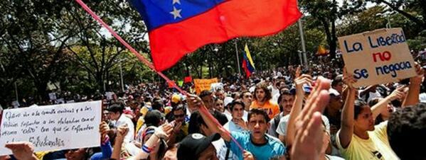 LatinaOnlineHoy's tweet image. #ConcluMAGNICIDIO :El Mico desciende del Comandante! Hay una evolucion inversa en #Venezuela? latina-online.com/Internacional.…