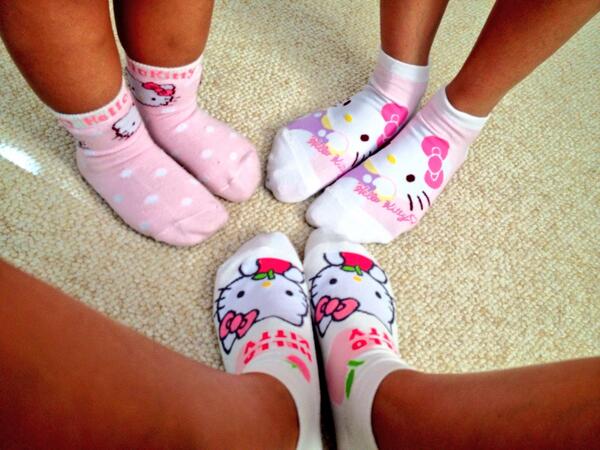 charween_'s tweet photo. Triplaaaaang! #HelloKittySocks @kathreenuh &amp; baby Kaylei 😽🎀💕 http://t.co/k2jp6nOen7