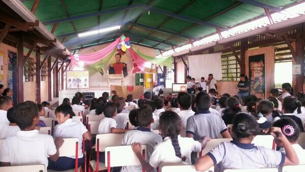 @Edugarciahevia Taller dirigido a los estudiantes sobre el Reciclaje y presentación de los envases clasificación