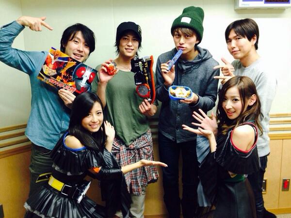 Eye B ラジオ番組作る人 ちなみに小林さんが持っているのはバロンのキャラ弁です Rt Hitomi Isaka 今日の仮面ラジレンジャーのゲストは仮面ライダー鎧武から佐野岳さんと小林豊さんが来てくださいました Joqr Radiranger Http T Co Gascu86d6y
