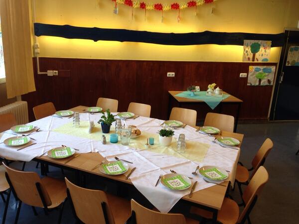 Liesj86's tweet photo. We zijn er klaar voor! Buurtrestaurant in Orden bij Plexat!#gezelligheid#buurtbewoners@Mudanthe_ http://t.co/x5DKckL1ss