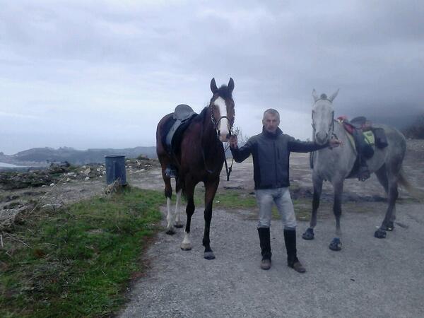 cuadraelalisal's tweet photo. Aprovechando la tregua del tiempo para entrenar a Inglés y Portuheche. http://t.co/TJY5wMDbaV