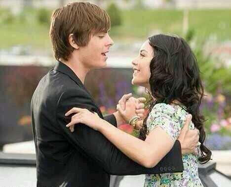 lotsofluvphoebe's tweet image. “@awkwardposts: Troy Bolton setting girls’ standards impossibly high since 2006 http://t.co/PixlftwkkM” I love this scene