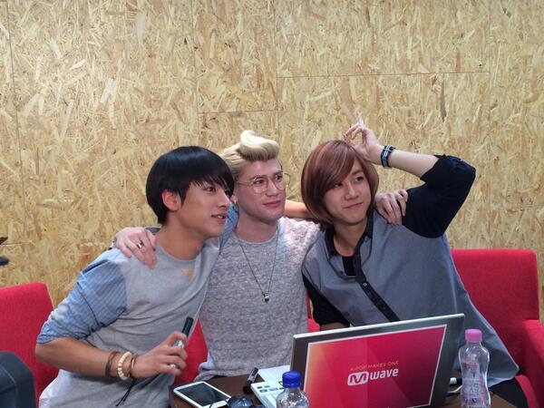OfficialMwave's tweet photo. #LUNAFLY #sam, "#moonmason is my friend. He's a celebrity baby." http://t.co/CksqF3Irge @officialLUNAFLY http://t.co/vrYYDwLIdH