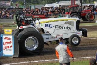 #Europees #Kampioen #Tractorpulling Rasing met zijn 'Incredible Deere' bij #Didam op #stelten! Kom kijken #DOS2014 !