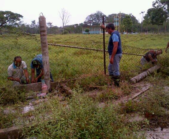 @Edugarciahevia Instalación de la cerca y acondicionamiento del  área destinada al compostero de la institución