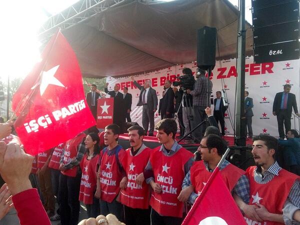 Genel Başkanımız Dr. Doğu Perinçek Defne'li dostları selamlıyor.