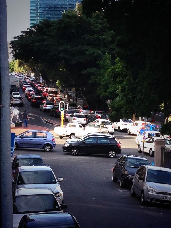 ParkingProbsCPT's tweet photo. Parking could be an issue but trying to get out of the city takes the cake #capetown#buitengracht&amp;wale#madness http://t.co/2WQ3dV3wtJ