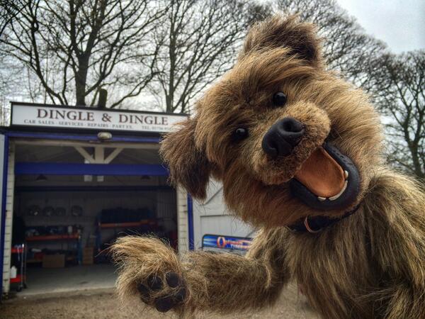 Hey kids, look who's stopped by The Garage today! Top drawer! #HackerTime #Emmerdale #CBBC