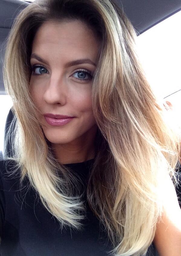 LesleyReyy's tweet image. Really lovin this hair! But looks like I will be going more blonde yet again this week 👸 #blonde #agency #perrequest