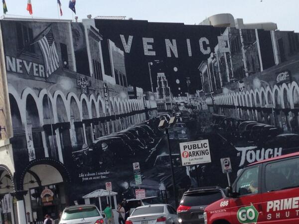 NatConfLawRevs's tweet photo. Venice Beach excursion! #nclr60 http://t.co/v2eM3Yb5Yw