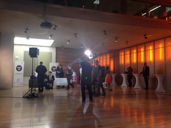 Derk live from Berlin, 18:00: fridayatsix.com
#fridayatsix