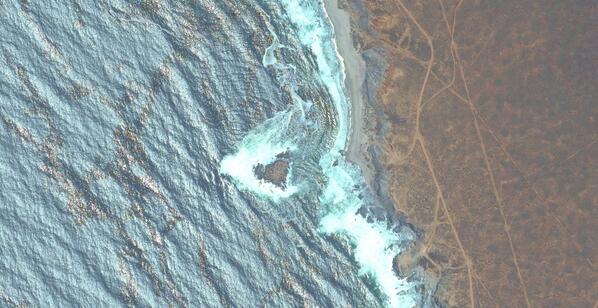 ApolloMapping's tweet image. This shot of Elephant Rock Island north of Cape Town clearly shows just how awesome #WorldView2 really is #EarthPic