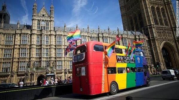 AlvaroDeSodoma's tweet photo. Mañana entra en vigor la ley de matrimonio igualitario en Inglaterra y Gales. http://t.co/ks8aZFltDX http://t.co/eqUkQyg4sE