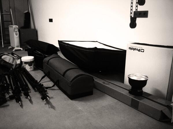 Hoy movemos el studio de <a href="/sacameguapa/">sacameguapa</a>. Mañana de #shooting