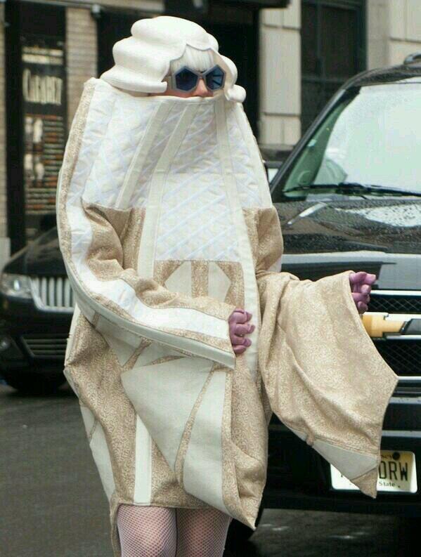 TaylorKinney11's tweet photo. Benjamin Franklin on his way to sign the declaration of independence. http://t.co/62T35ip4Z0
