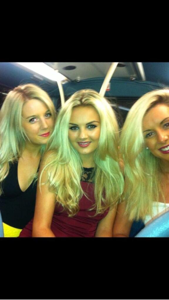 Niomi Smart Looking Back On Old Photos My Hair Was Soooo Blonde Definitely Keeping It Darker Now Http T Co Rdi8ylfqin