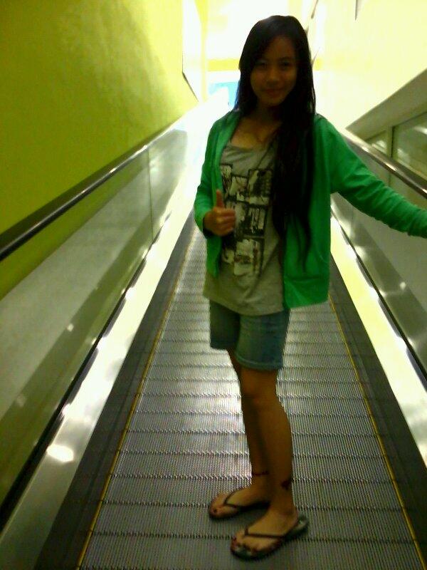 Jyeristia_'s tweet photo. Bosan do so main teghoback ah haha zaman form one http://t.co/nXAaVNUQ7s