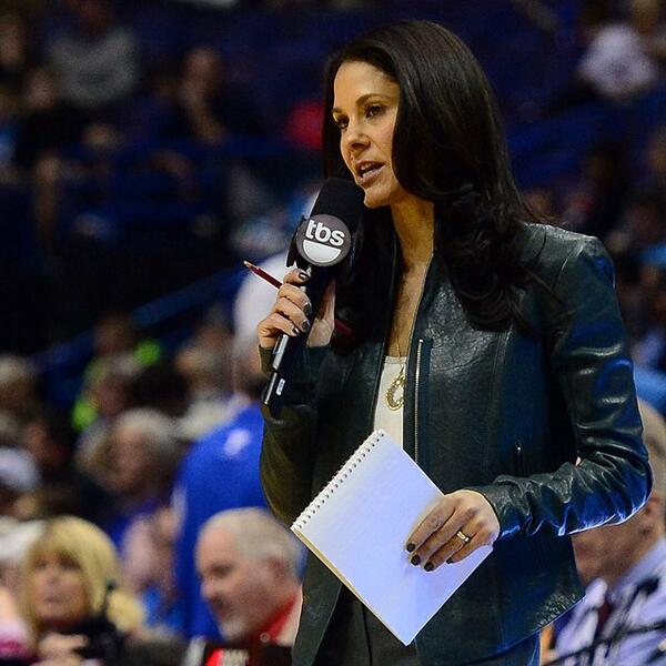 thisisVEDA's tweet photo. @tracywolfson reporting from the sidelines in the Boss jacket #MarchMadness #BossJacket #allyouneedisVEDA http://t.co/2v1TJZL5Kp