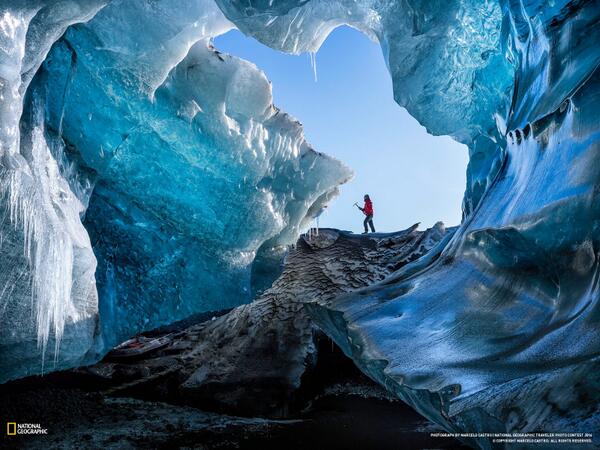 NatGeoHistory's tweet image. Dramatic photo of hiking Iceland by Marcelo Castro for @NatGeoTravel Photo Contest on.natgeo.com/1o8y8bz