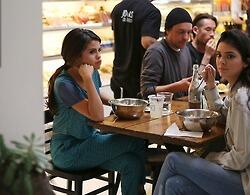 Models2014's tweet image. Kendall Jenner and Selena Gomez at dinner #P2 (March 21 2014. Los Angeles)