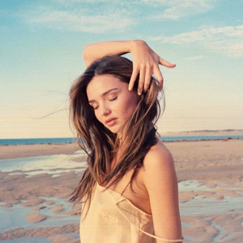 Models2014's tweet image. Miranda Kerr at beach photoshoot #P3 (March 27 2014. New York)